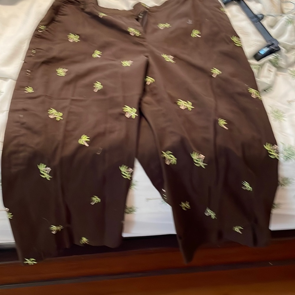 Brown capris